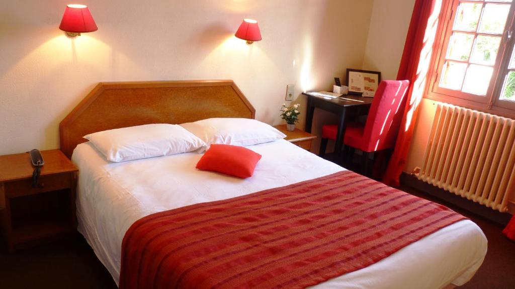 Hotel-Restaurant La P'Tite Auberge Lillebonne Room photo
