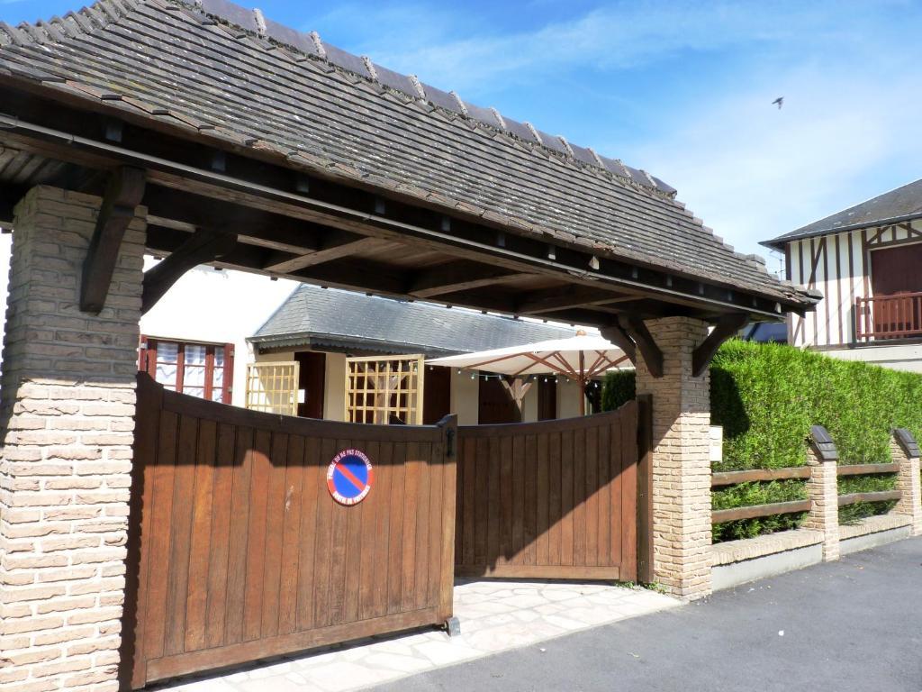 Hotel-Restaurant La P'Tite Auberge Lillebonne Exterior photo